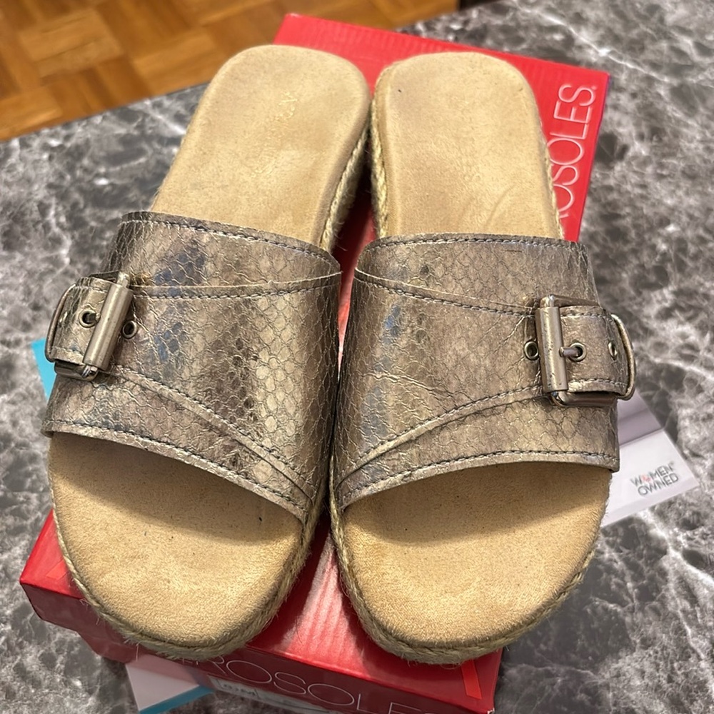 Aerosoles glorify sandals
